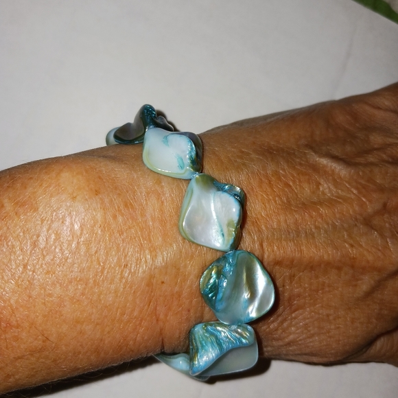 Set 2 - Blue Shell Bracelet & Blue Seahorse Necklace - Picture 12 of 13